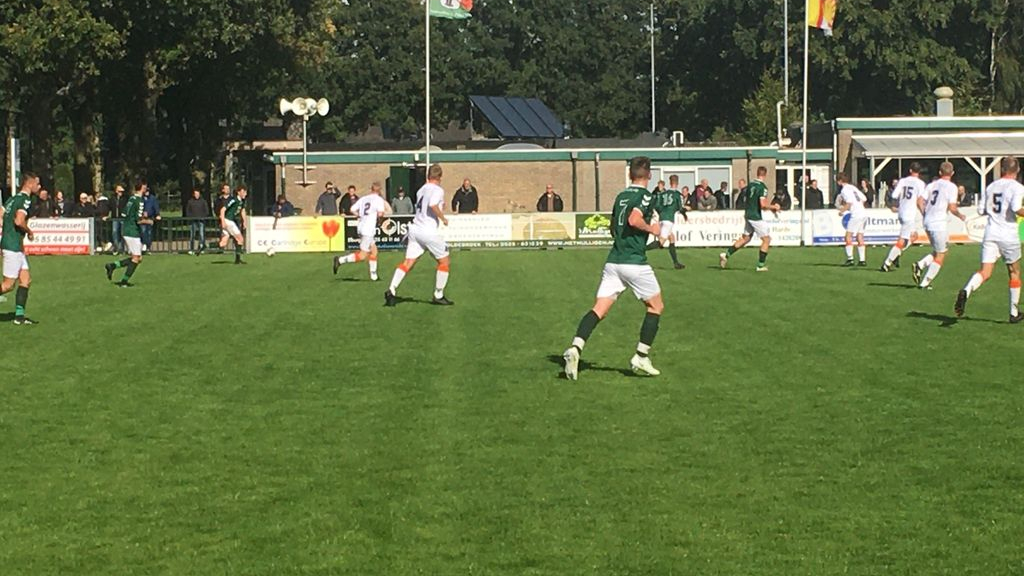 Foto: S.V. ’t Harde wint van Prins Bernhard