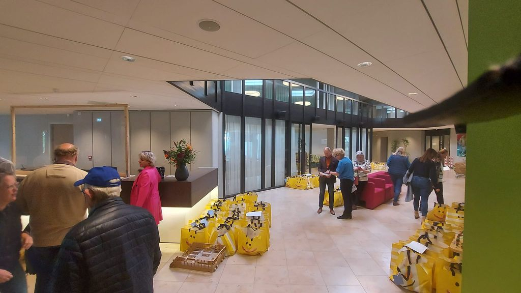 Foto: Brunchpakkettenactie van Rotary Oldebroek-Elburg en stichtingen Present Oldebroek en Present Elburg