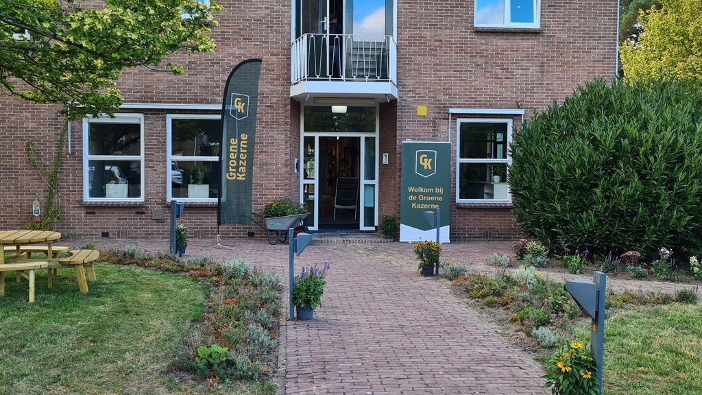 Foto: Wethouder Bertus Jeensma bezoekt de Groene Kazerne