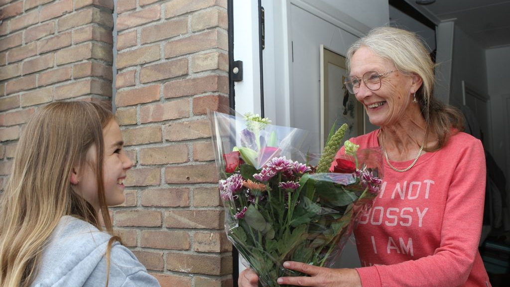 Foto: De Bloem van Hattemerbroek gaat deze keer naar Evalyn Post