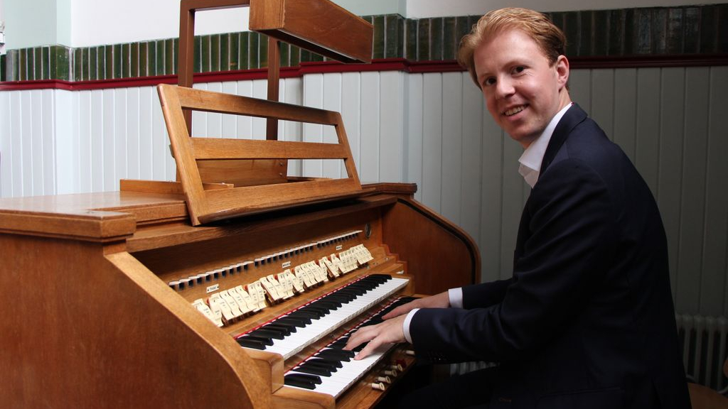 Foto: Orgelconcert Wilbert Magré en tevens presentatie nieuwe bladmuziek van zijn vader Wim Magré