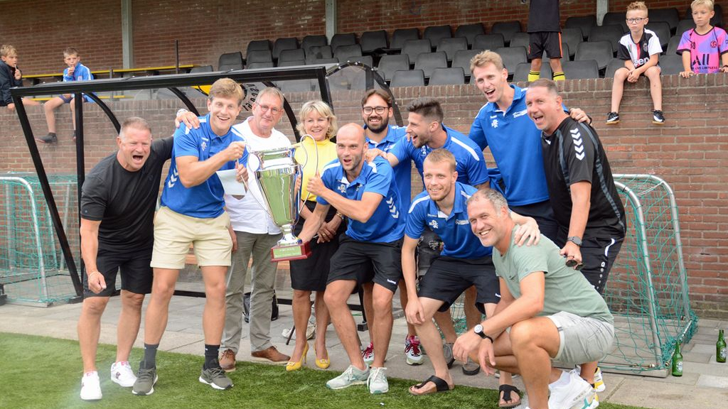 Foto: Nanne Schoonhoven neemt afscheid met geslaagd Berend Elzerman Toernooi
