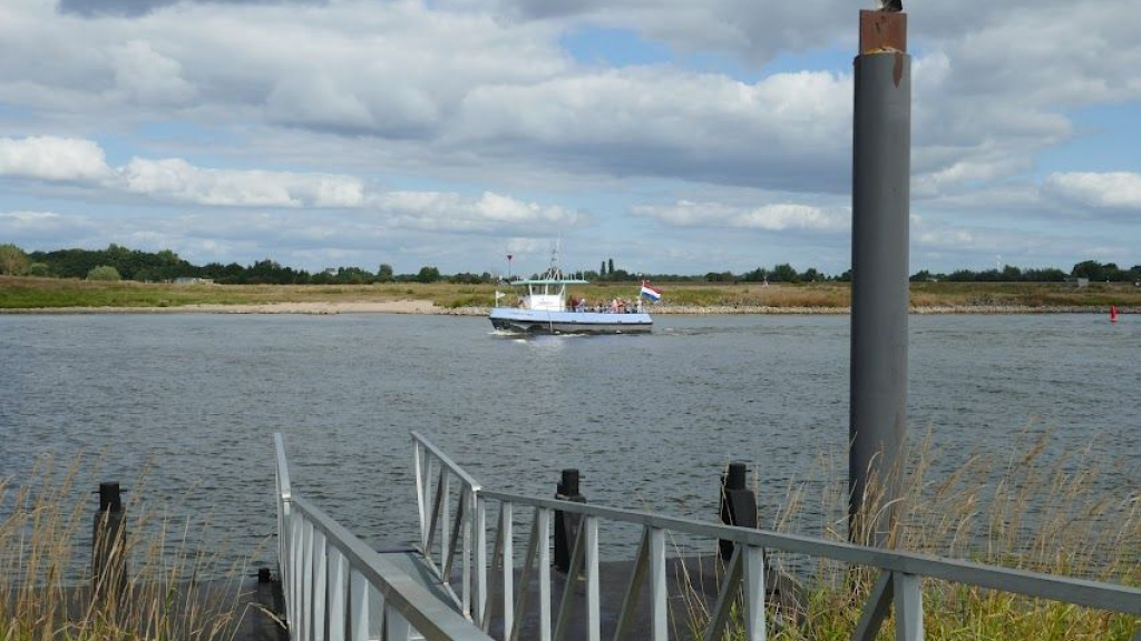 Foto: Fietsen langs de IJssel