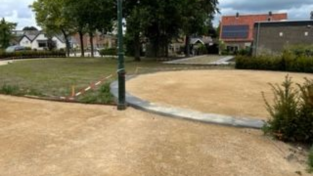 Foto: Opening ontmoetingsplek, Oostendorp bruist