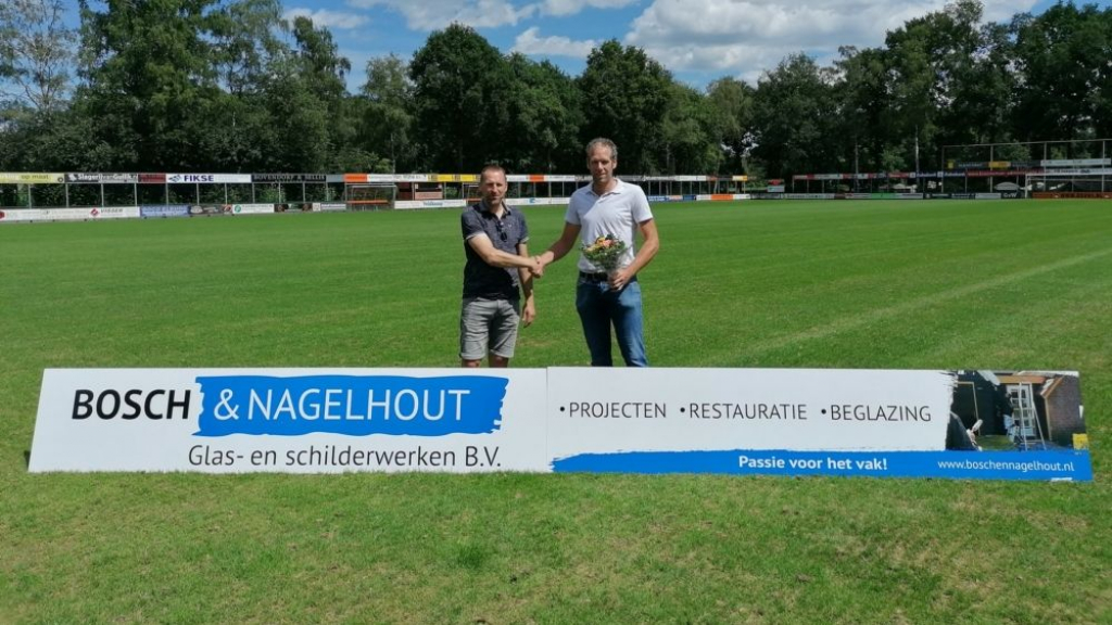 Foto: Nieuwe reclamebordsponsor voor DSV'61