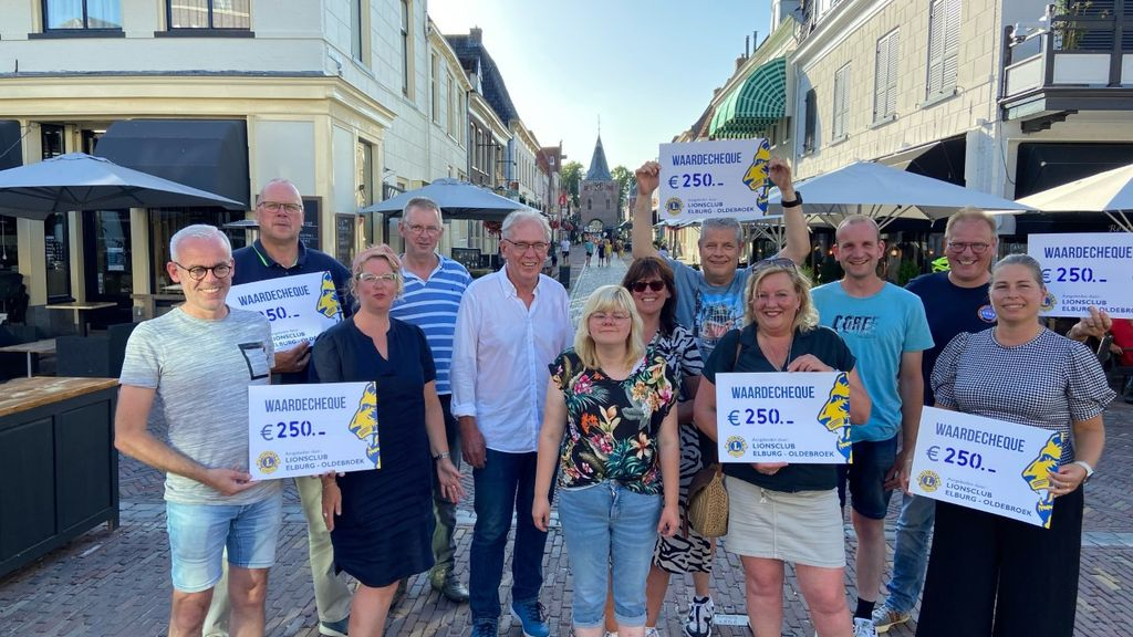 Foto: Lionsclub Elburg-Oldebroek deelt € 2500,- uit aan 10 lokale goede doelen