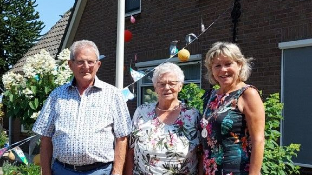 Foto: Diamanten huwelijksfeest voor echtpaar Bakker-Visch