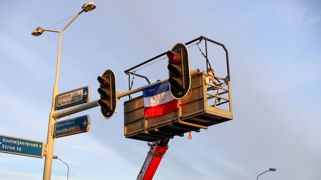 Foto: Protestvlaggen weer weggehaald: 'Ondersteboven is kwetsend'