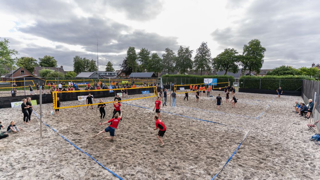 Foto: Volop beachvolleybalspektakel tijdens succesvolle Blauw Wit beachweek