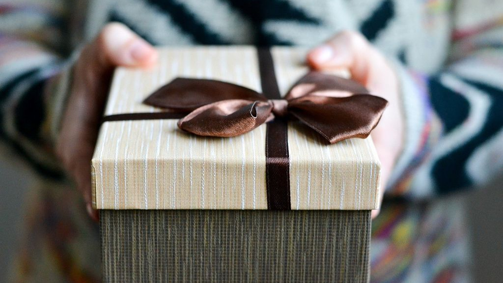 Foto: Waarom relatiegeschenken en promotieartikelen met logo bedrukken?