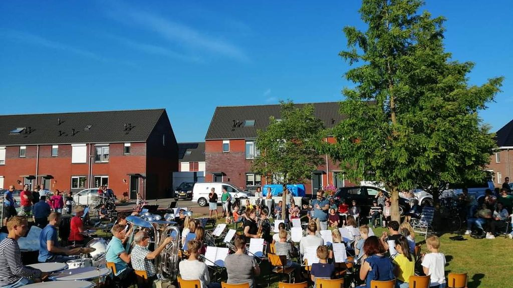 Foto: Buitenconcert David Oosterwolde in De Eikenhof