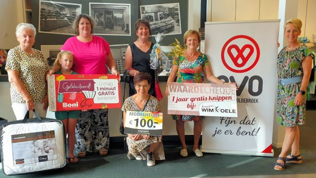 Foto: Prijsuitreiking hoofdprijzen Winkel en Win actie