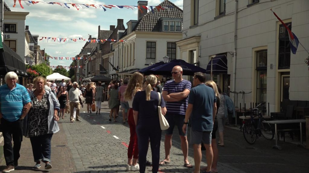 Foto: Koopzondag weer op de agenda in Elburg: hier wonen de voor- en tegenstanders