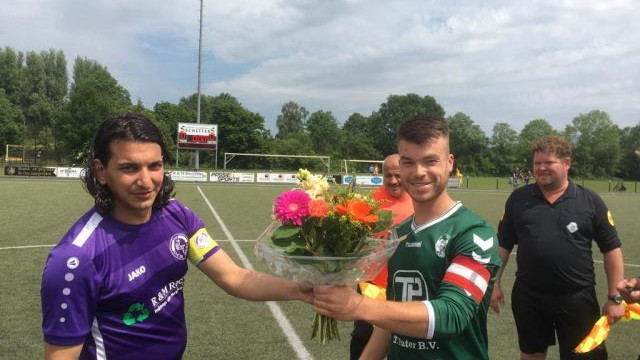 Foto: S.V. 't Harde verliest laatste competitiewedstrijd en maakt zich op voor de nacompetitie