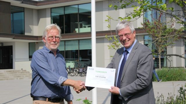 Foto: Kersverse tuincoach Oldebroek helpt inwoners met tuinvragen