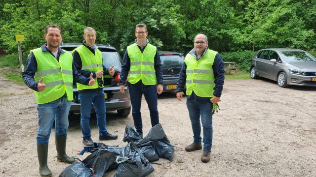 Foto: Wat een zaterdagochtend zwerfafvalprikken oplevert