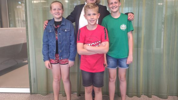 Foto: Harm-Jan, Annemieke en Roselinde verdienen veel geld voor Oekraïense vluchtelingen