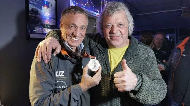 Foto: Karel Toebast en het Rainbow Truck Team
