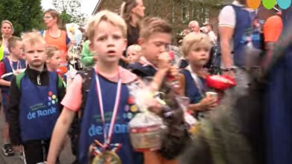 Foto: Defilé avondvierdaagse Wezep 2022