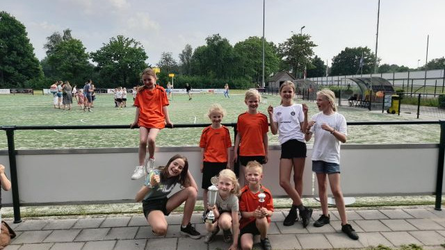 Foto: Prins Willem Alexanderschool en De Borchstee winnen Poort5 Schoolkorfbaltoernooi