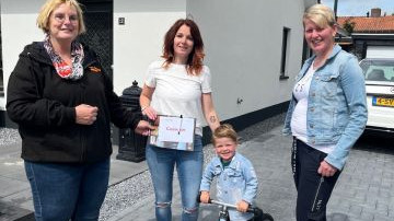 Foto: Winnaars “Versier je straat of huis” ontvangen hun prijs