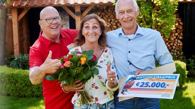 Foto: Inwoners Wezep winnen samen 300.000 euro