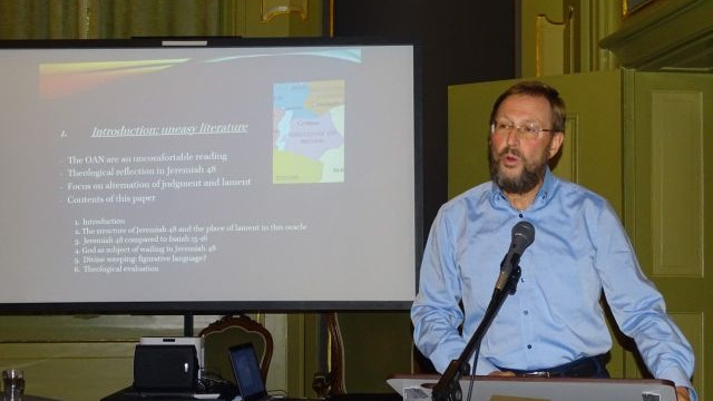 Foto: Lezing Nieuwe Bijbelvertaling voor de 21e eeuw bij Bibliotheek Elburg