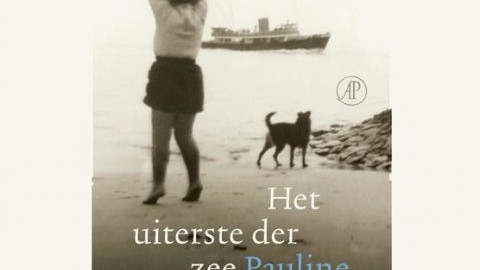 Foto: Sjoel Elburg presenteert op 28 april de 5 mei-lezing door Pauline Broekema