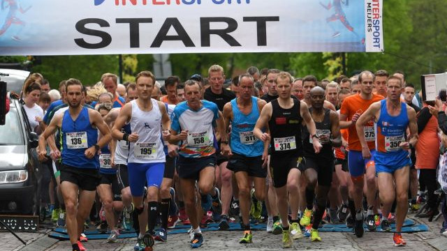 Foto: 51ste Wallenloop in Elburg op Koningsdag