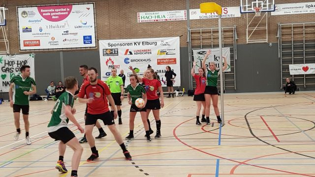 Foto: KV Elburg wint ternauwernood van Kesteren