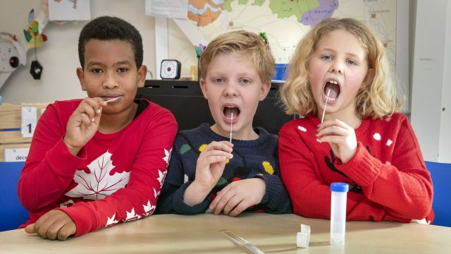 Foto: Elburg start met wekelijkse PCR-lollytest schoolkinderen