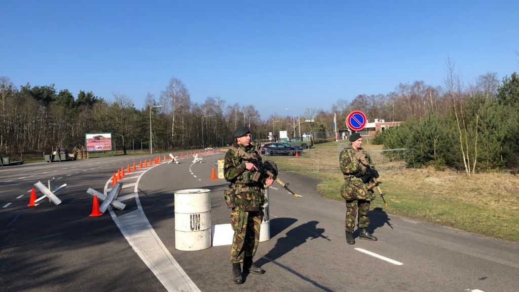 Foto: Reservisten oefenen in Wezep: 'Anders dan vissen met je vrienden'