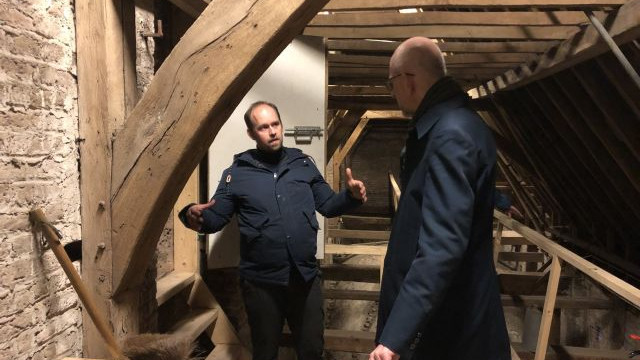 Foto: SGP’ers boven de kerkgewelven