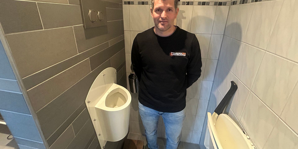 Foto: Gerwin (39) zag zijn vader worstelen met een stoma en bedacht deze uitvinding