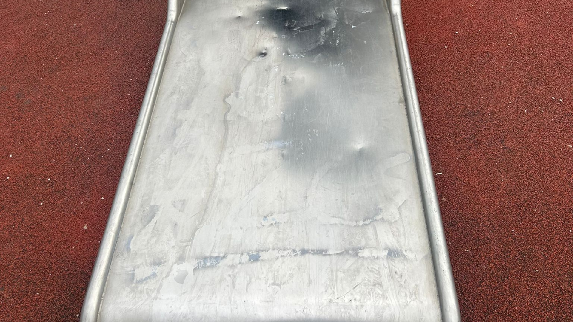 Foto: 'Hitler-graffiti' duikt op in Crescentpark, gemeente verwijdert teksten snel