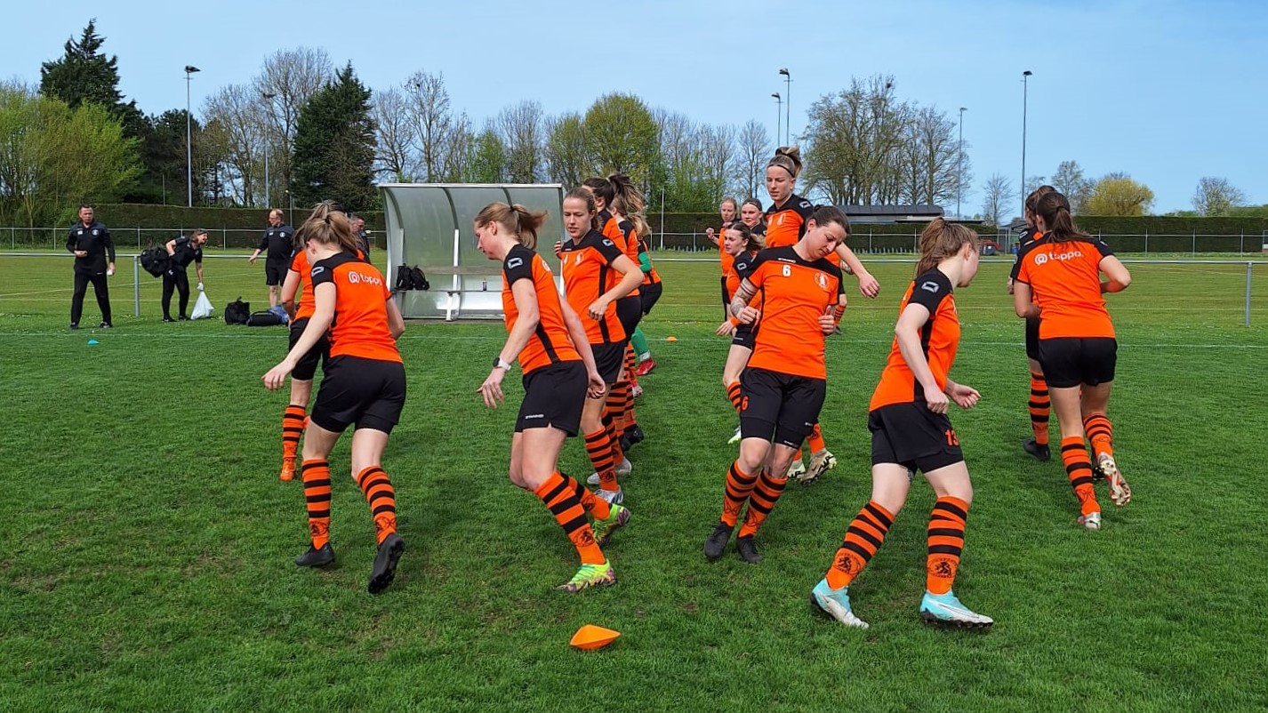 Foto: Sparta Nijkerk VR1 moet meerdere erkennen in sterk IJzendijke VR1