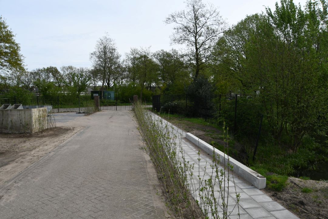 Foto: Begraafplaats Hoevelaken bereikbaar via achteringang