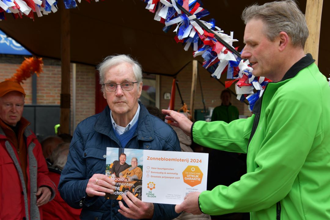 Foto: Eerste lot Zonnebloem gaat naar Harmen Siezen