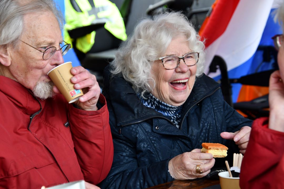 Foto: Eerste lot Zonnebloem gaat naar Harmen Siezen