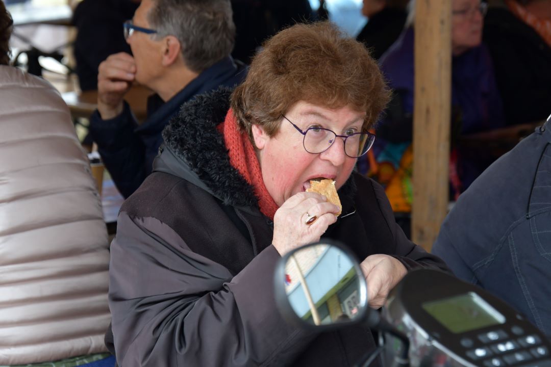 Foto: Eerste lot Zonnebloem gaat naar Harmen Siezen