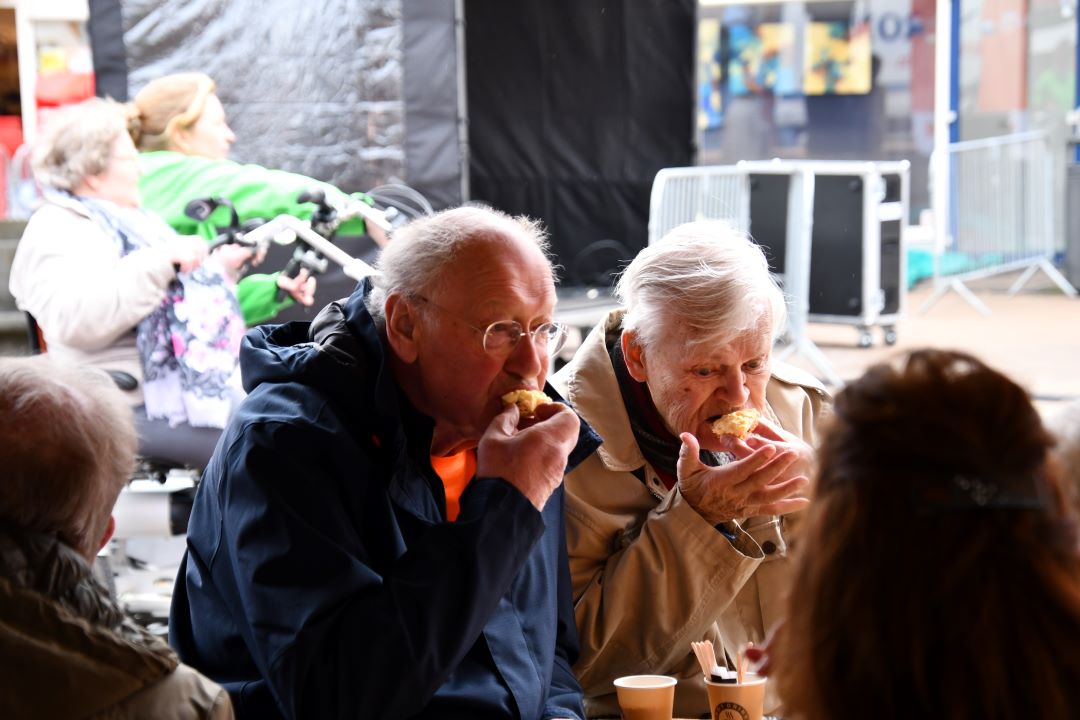 Foto: Eerste lot Zonnebloem gaat naar Harmen Siezen