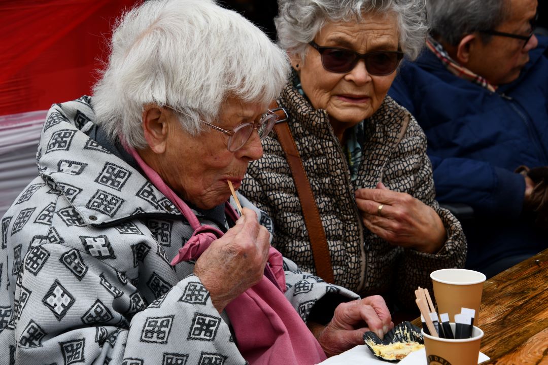 Foto: Eerste lot Zonnebloem gaat naar Harmen Siezen