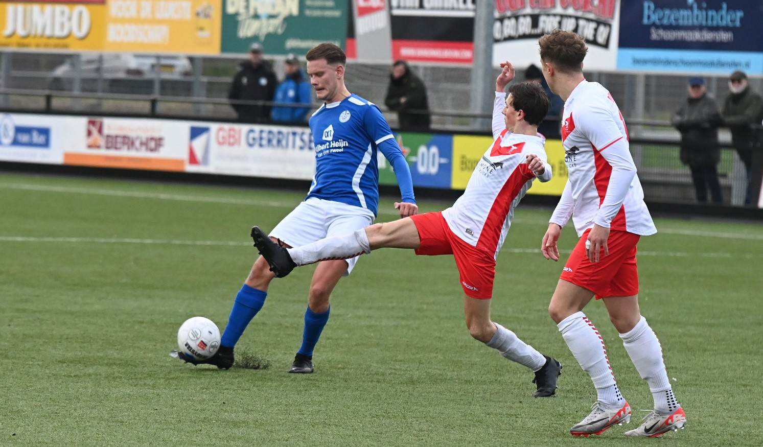 Foto: Veensche Boys bindt ook Valleivogels aan zegekar