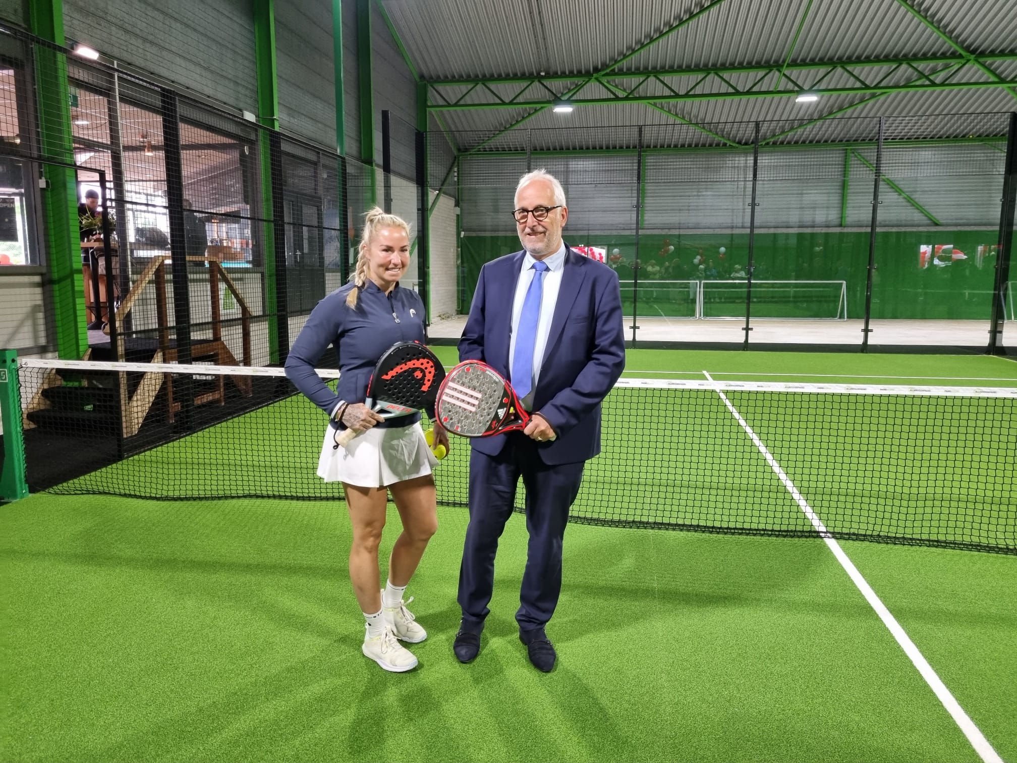 Foto: Nieuwe padelbanen geopend in Nijkerk