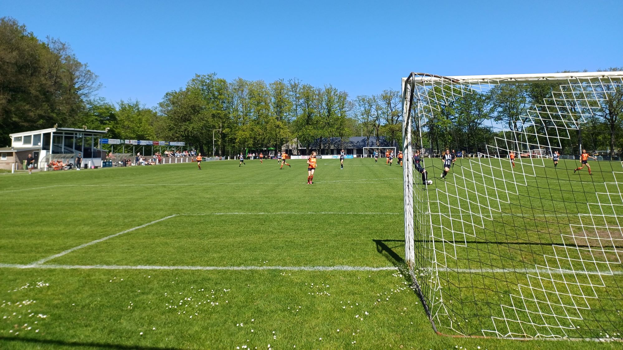 Foto: Mo17-1 speelt gelijk in en tegen Roden