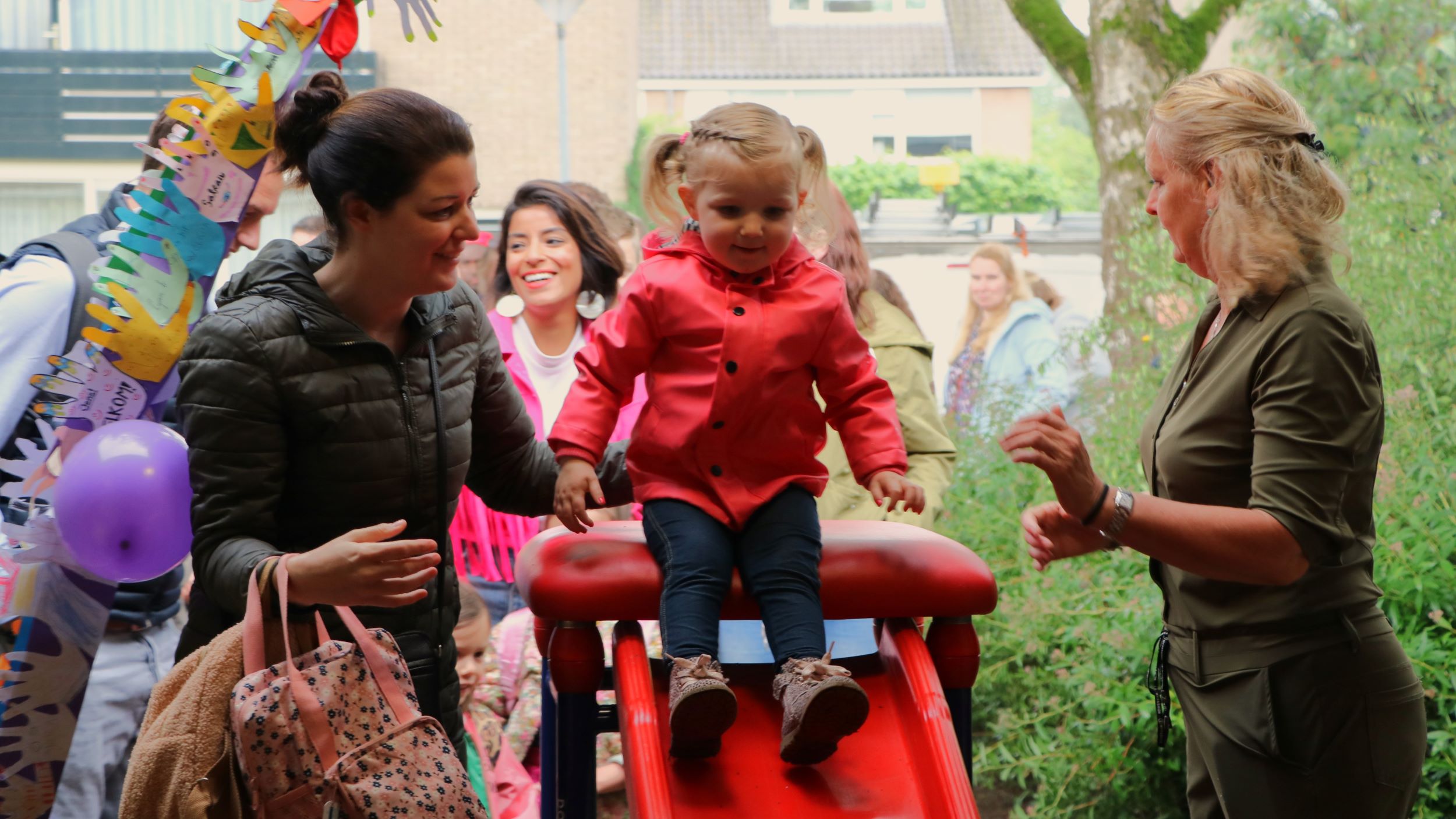 Foto: PWA-leerlingen duiken de nieuwe school in
