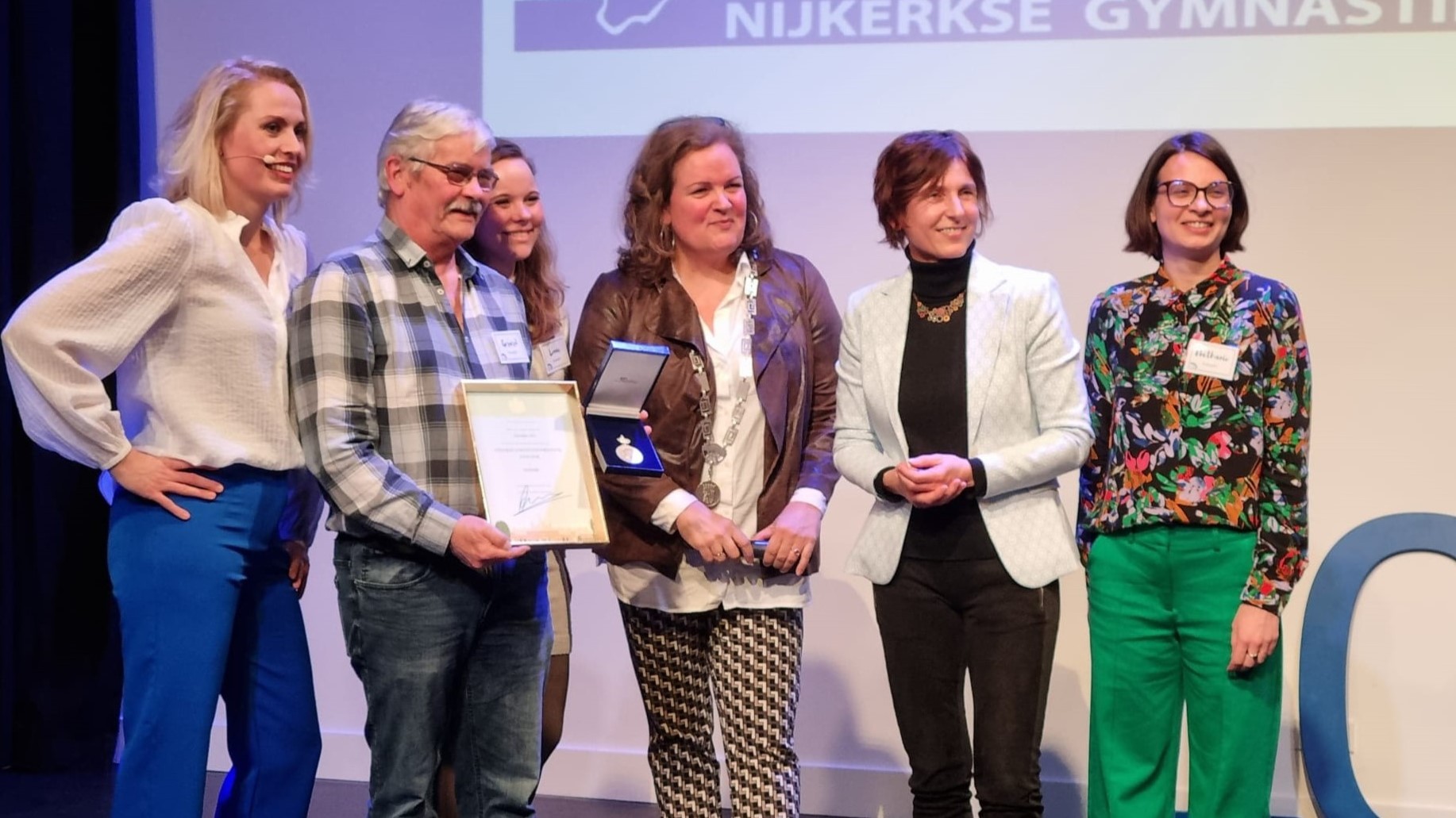 Foto: Turnvereniging Excelsior viert 100-jarig bestaan en ontvangt Koninklijke erepenning