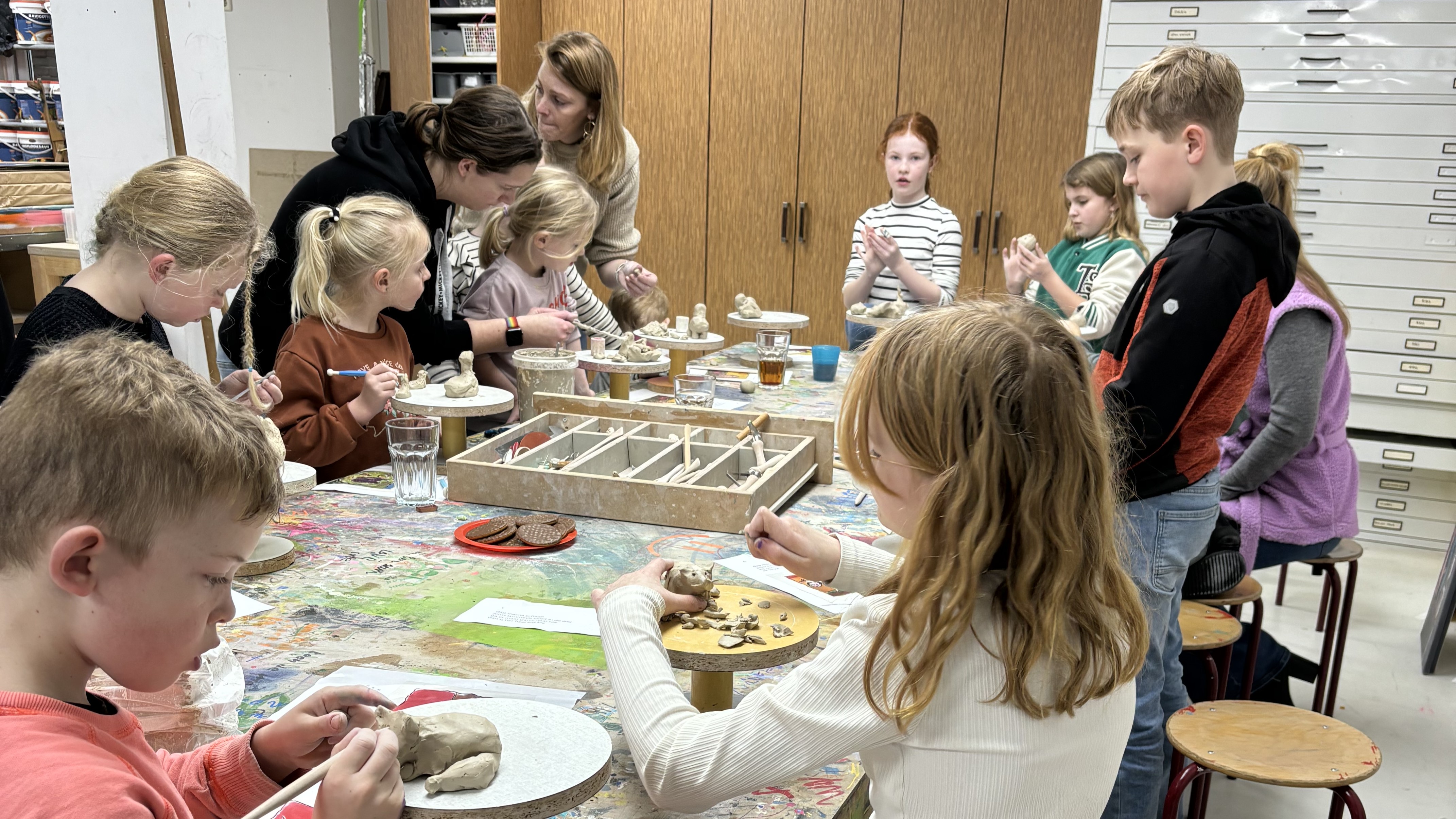 Foto: Poëzie en creativiteit ontmoeten elkaar in wandelroute langs zelfgemaakte kijkkastjes