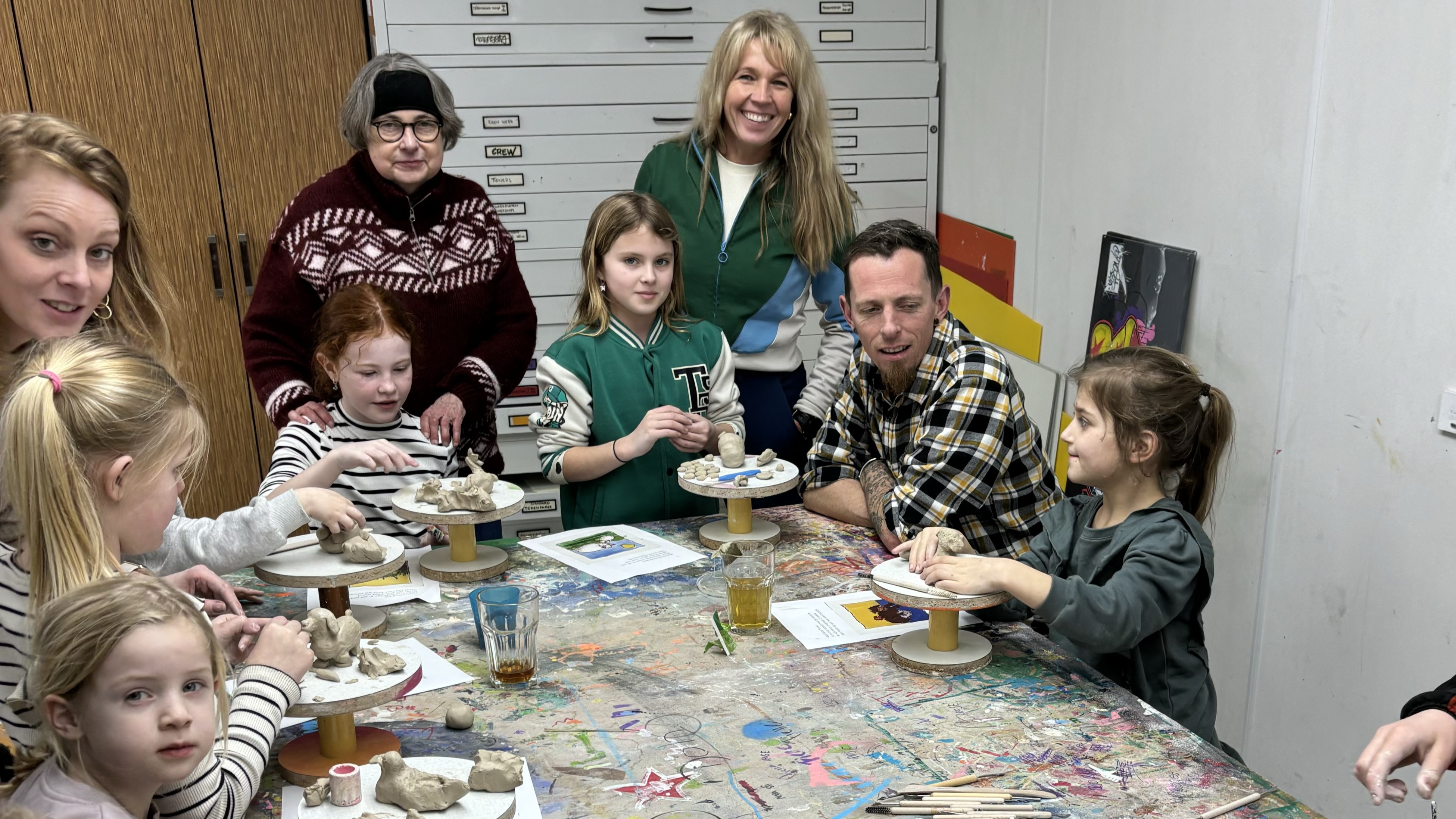 Foto: Poëzie en creativiteit ontmoeten elkaar in wandelroute langs zelfgemaakte kijkkastjes