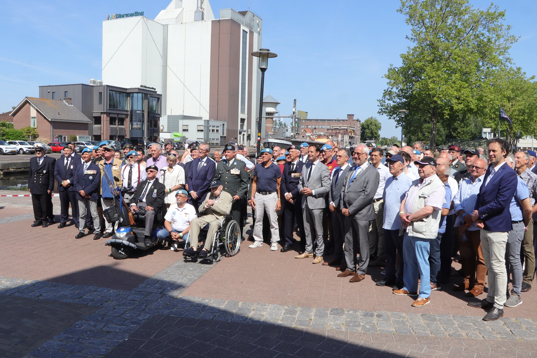 Foto: Stichting Regionale Veteranendag Noord-West Veluwe erg blij met jaarlijkse toezegging van 5.000 euro van gemeente Nijkerk.